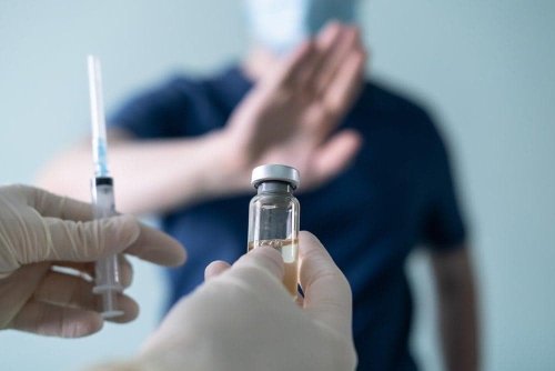 Impfgegner droht, Impfzentrum mit Bombe in die Luft zu sprengen – nun sitzt er im Gefängnis