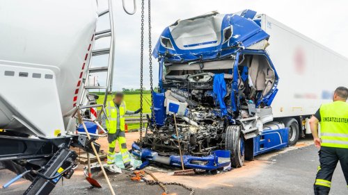 Horror-Unfall! Lkw-Fahrer rast in Stauende und stirbt