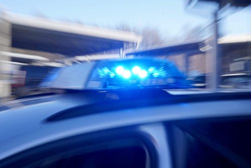 Überfall auf Tankstelle in Köln-Lindenthal: Täter flüchten auf E-Scooter