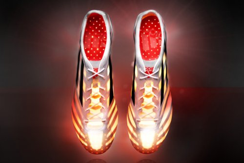 仅重 99g 的“史上最轻足球鞋”，adidas 推出限量版 adiZero 99g | 理想生活实验室 - 为更理想的生活