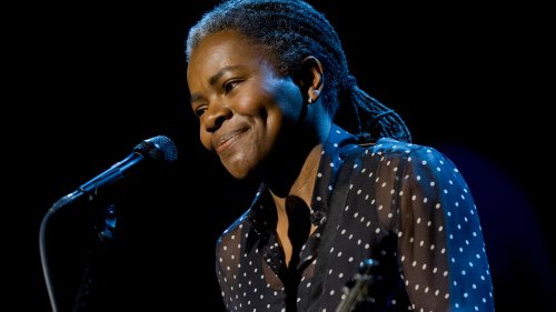 Tracy Chapman Makes CMA History After Becoming First Black Songwriter to Win Song of the Year