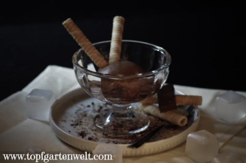 Weltbestes Schokoladeneis ohne Ei aus der Eismaschine aus Die Eis-Bibel!