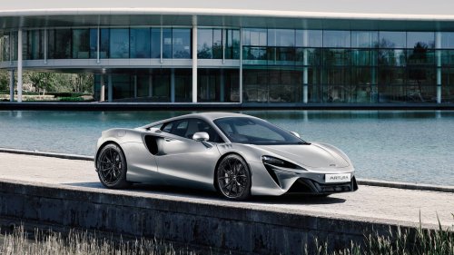 McLaren has developed a special paint to celebrate the Queen’s jubilee