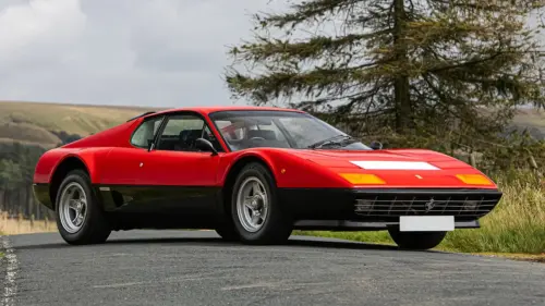 Muchos hablan del Testarossa, pero para que existiera, antes tuvo que nacer el Ferrari 512 BBi con su peculiar motor
