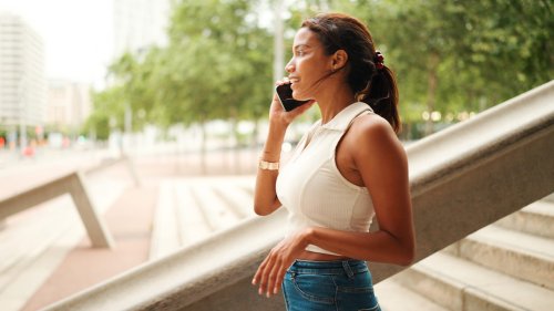 Si vous faites les cent pas au téléphone, votre cerveau vous envoie un signal clair selon les neuroscientifiques - Top Santé