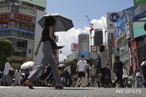 [위기의 일본]"한국보다 더 낮은 1인당 GDP"…경제도 휘청 #newsis