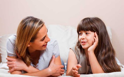 Estudio muestra que padres hoy en dia abordan mejor el tema de la menstruación con sus hijas