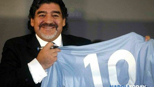 Maradona è morto: lo shock dei tifosi e il saluto di Lapo, Del Piero, CR7 e Rincon