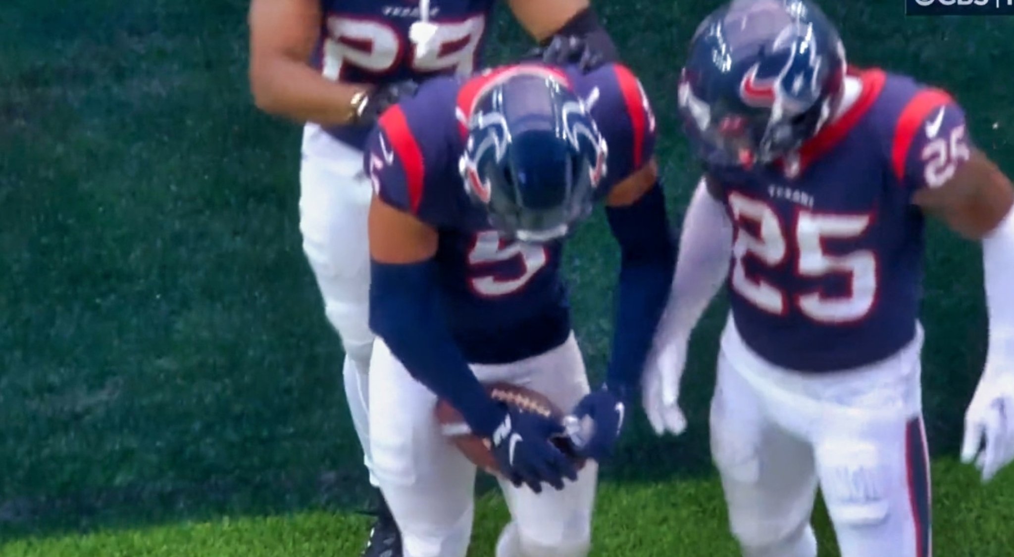 NFL fans baffled as 'cheating' Houston Texans appear to GLUE glove to ball  during game