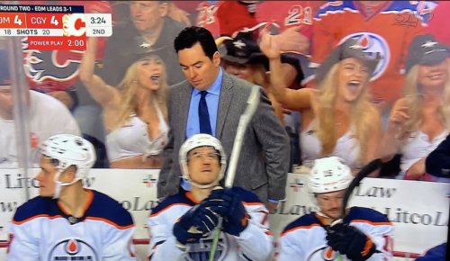 Social Media Is Losing Their Mind Over 4 Smokeshow Flames Fans In Cowboy Hats Behind Oilers Bench During Game 5 (PICS + TWEETS)