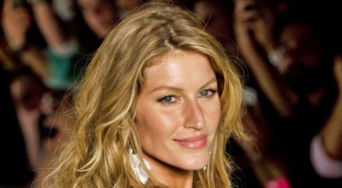 Gisele Bundchen Continues To Stun In Sexy Swimsuits After Tom Brady’s Retirement (PICS)