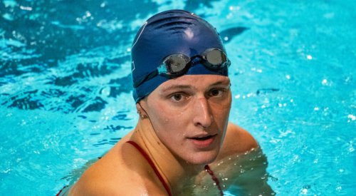 Trans Swimmer Lia Thomas Reportedly ‘dropped Her Pants And Exposed ‘male Genitalia In Womens 9351