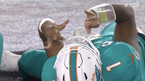 NFL Fans Want Dolphins & League Doctors Fired After Tua Tagovailoa Suffers Serious Head Injury On TNF vs. Bengals (TWEETS)