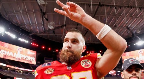 Travis Kelce Shows Up In Photo With Female Celebrity Who Isn’t Taylor Swift (PIC)