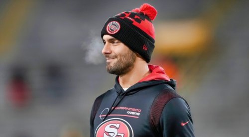 Jimmy Garoppolo Spotted Laughing On Sidelines After The 49ers Ran Out Of Quarterbacks vs. Eagles (PIC)