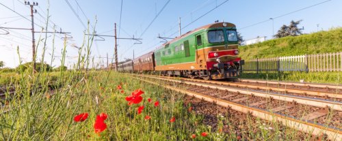 In Lombardia ripartono i treni storici, il bello del viaggio slow su carrozze d’epoca