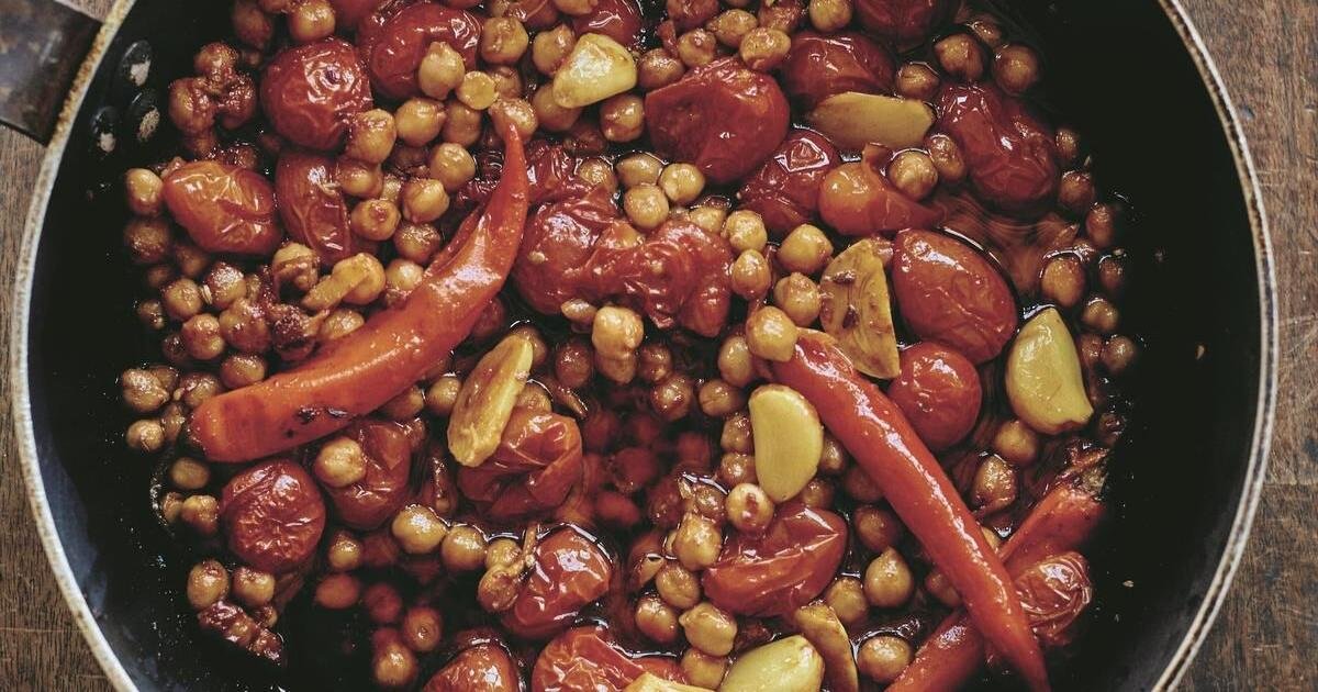 Want a one-pan dish with ‘minimal effort, maximum oomph’? Try Ottolenghi's confit tandoori chickpeas