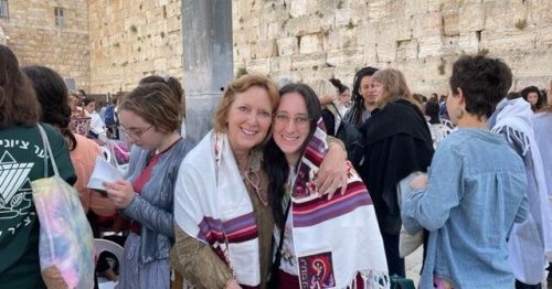 Cantor Sebo enjoys aliyah with daughter at her side at the Western Wall