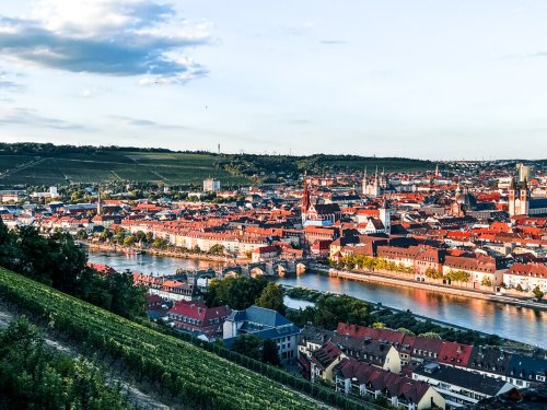 Wein trinken in Würzburg: Weingut, Weinprobe, Brückenschoppen