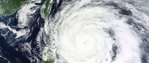 Starker Taifun trifft auf Süden Japans