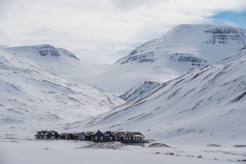 How to Take an Unforgettable Winter Trip to Iceland — Northern Lights, Gorgeous Inns, and Frozen Waterfalls Included