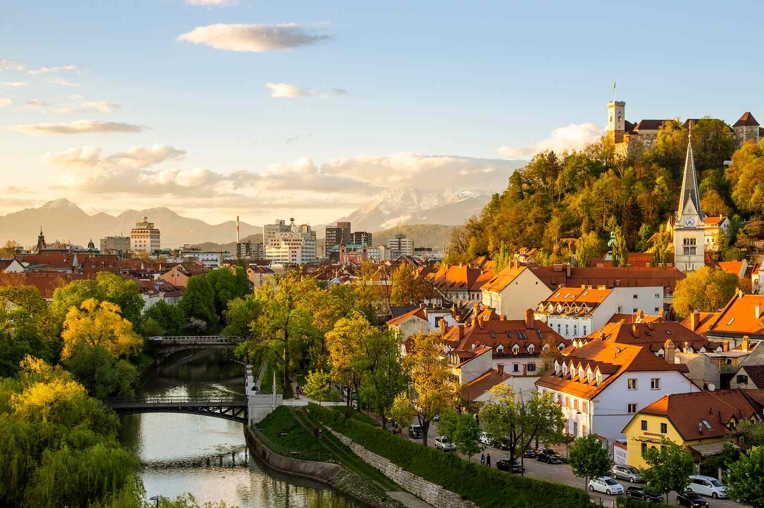 United Just Announced Its Largest International Expansion Ever—With 10 New Destinations Across Europe and Asia