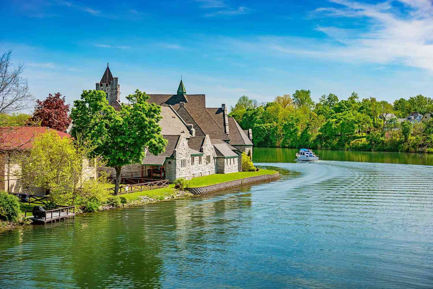 21 Best Places to Visit in Upstate New York, From Scenic Waterfalls to Charming Small Towns