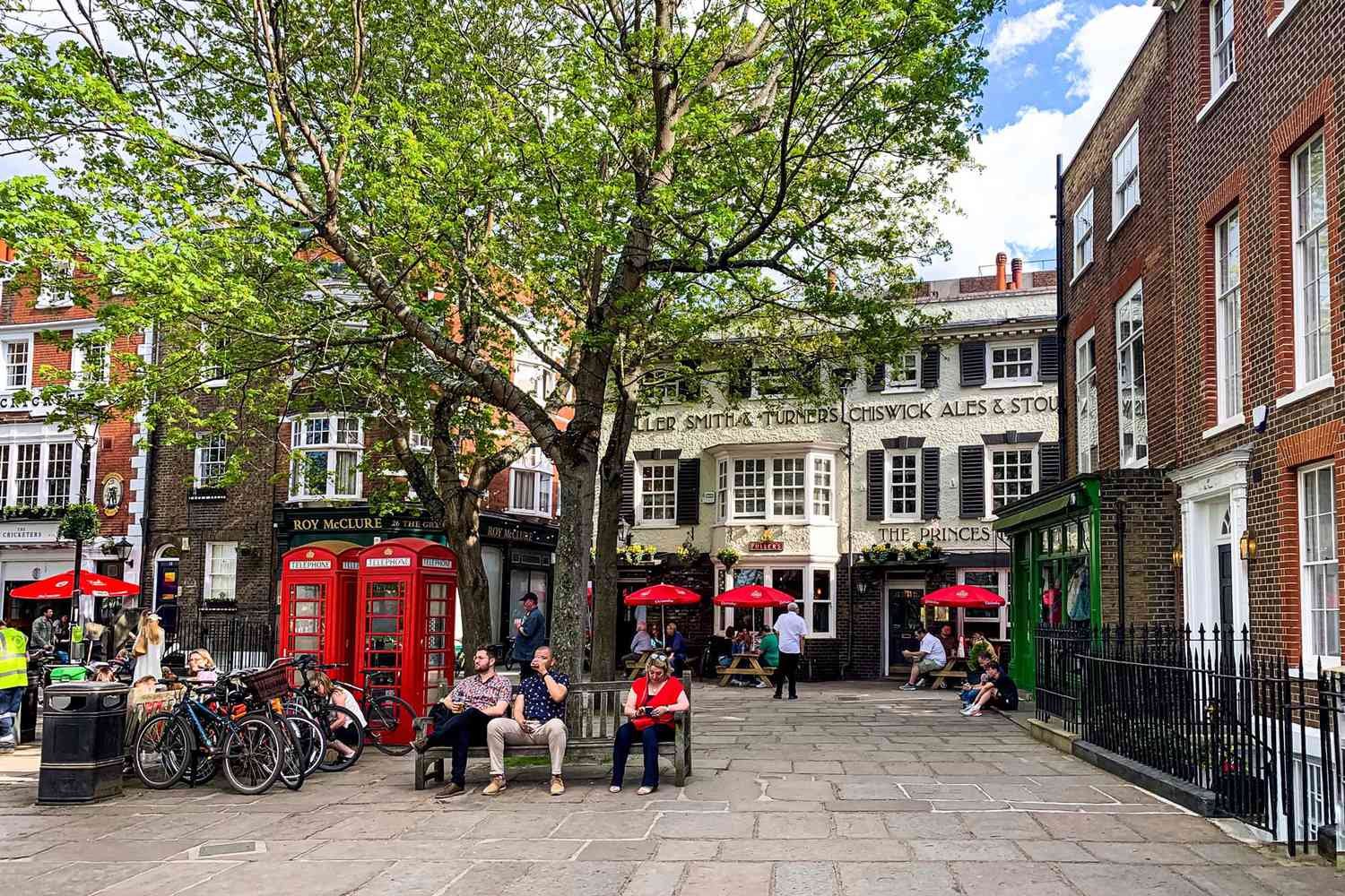 6 Can't-miss Pubs, Inns, Shops, and Towns in the U.K., According to T+L Editors
