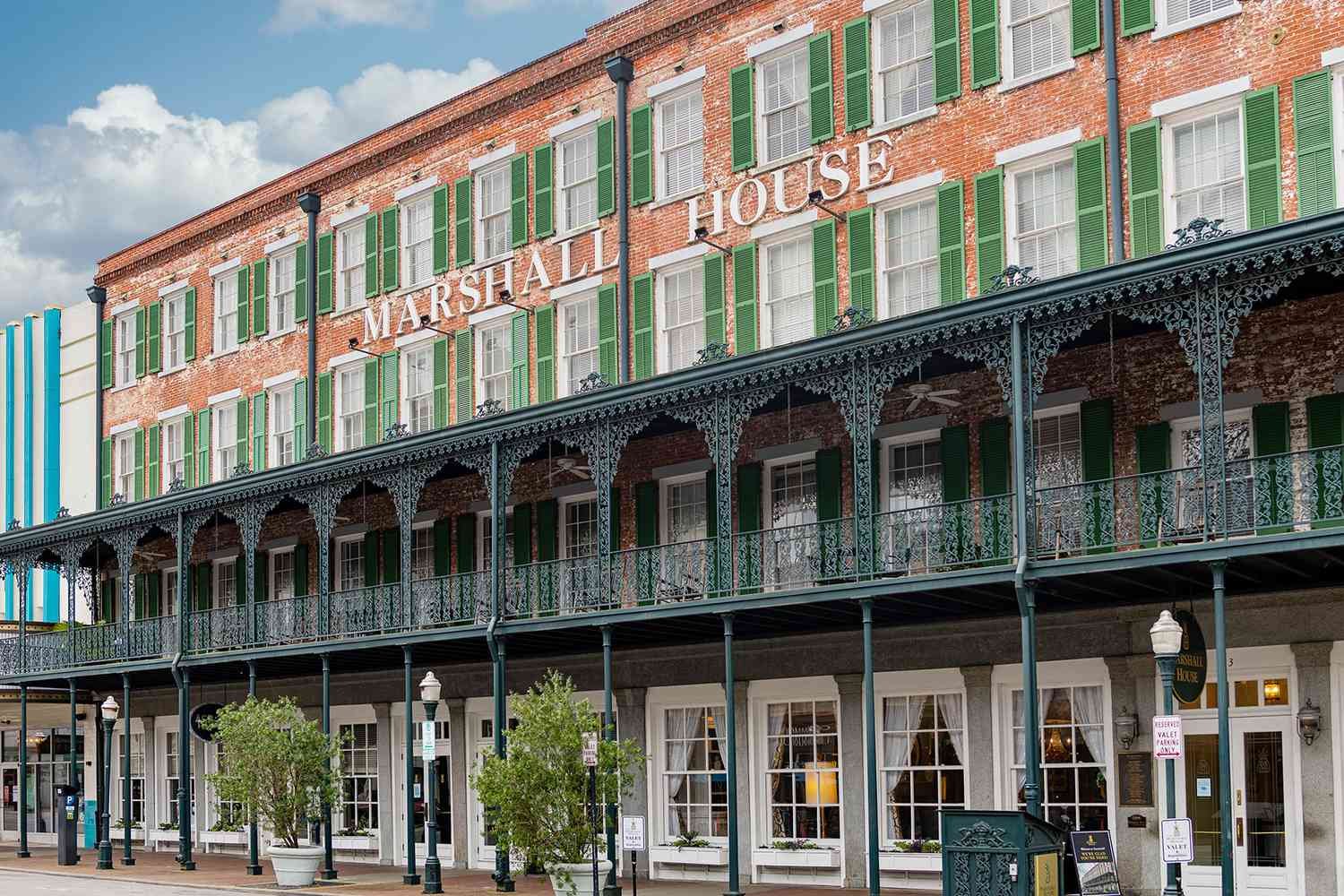 5 Haunted Hotels in Savannah, Georgia — One of America's Most Haunted Cities