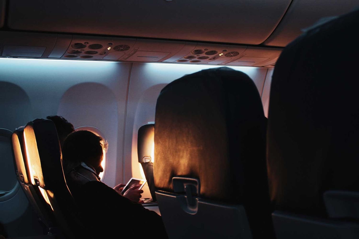 11 Tips for How to Sleep on a Plane