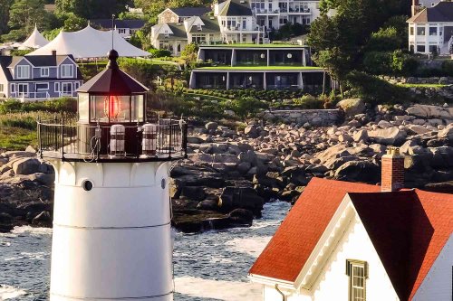 This Charming Maine Hotel Has Easy Access to 4 Beaches and Stunning Lighthouse Views