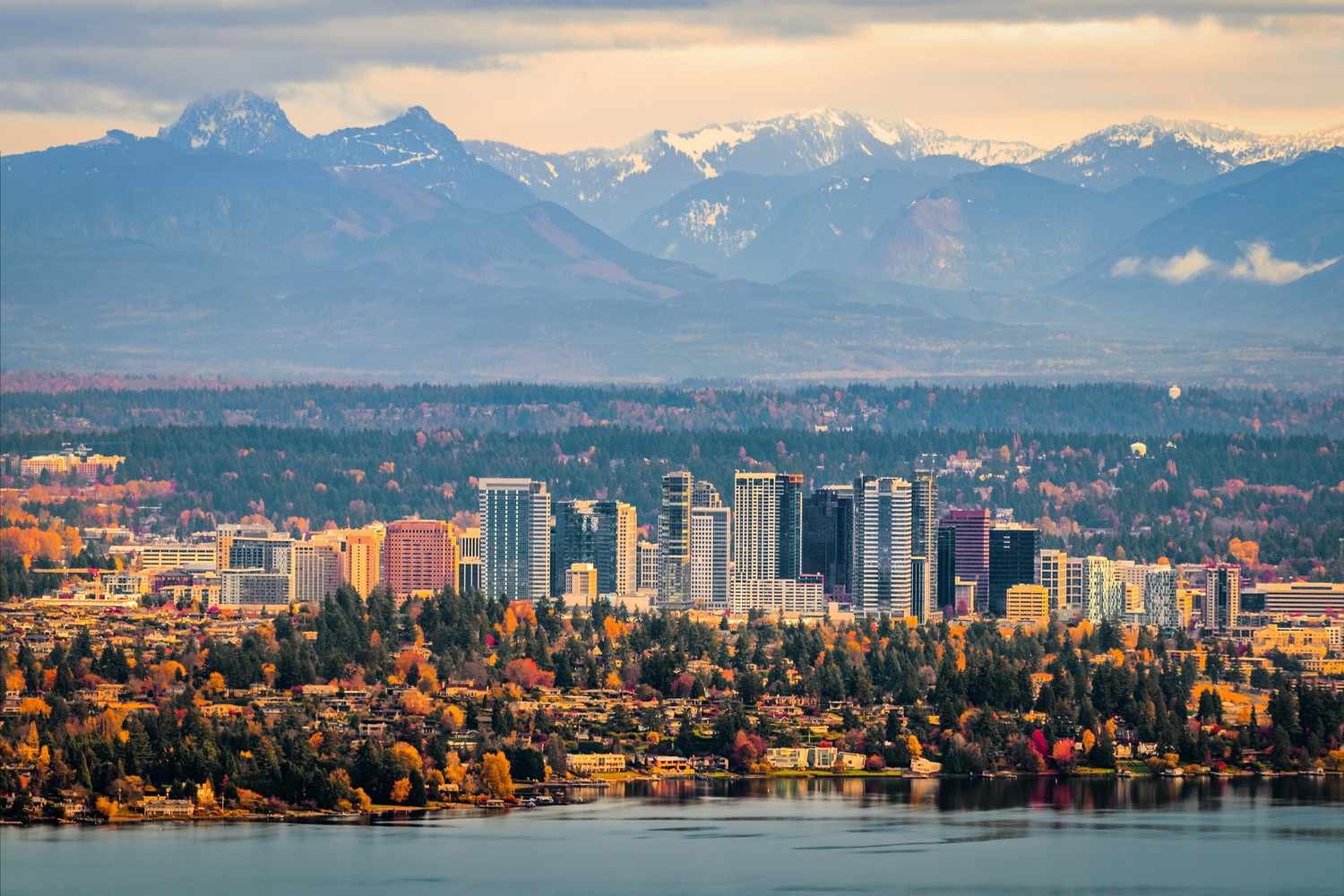 I Live in the PNW and This Is Its Most Exciting City—With Incredible Dining, 100+ Parks, and Stunning Lake Views
