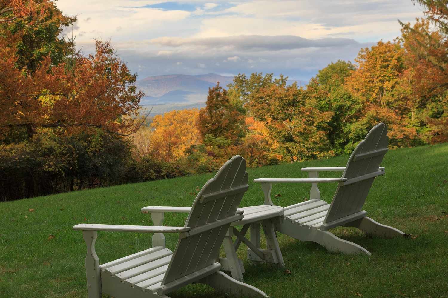 We Asked Travel Experts for the Best Getaway From New York City—and They All Recommended This Riverfront Town