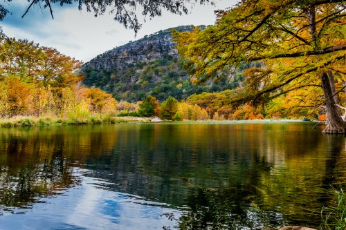 7 Beautiful Texas Parks Where Fall Colors Paint The Landscape