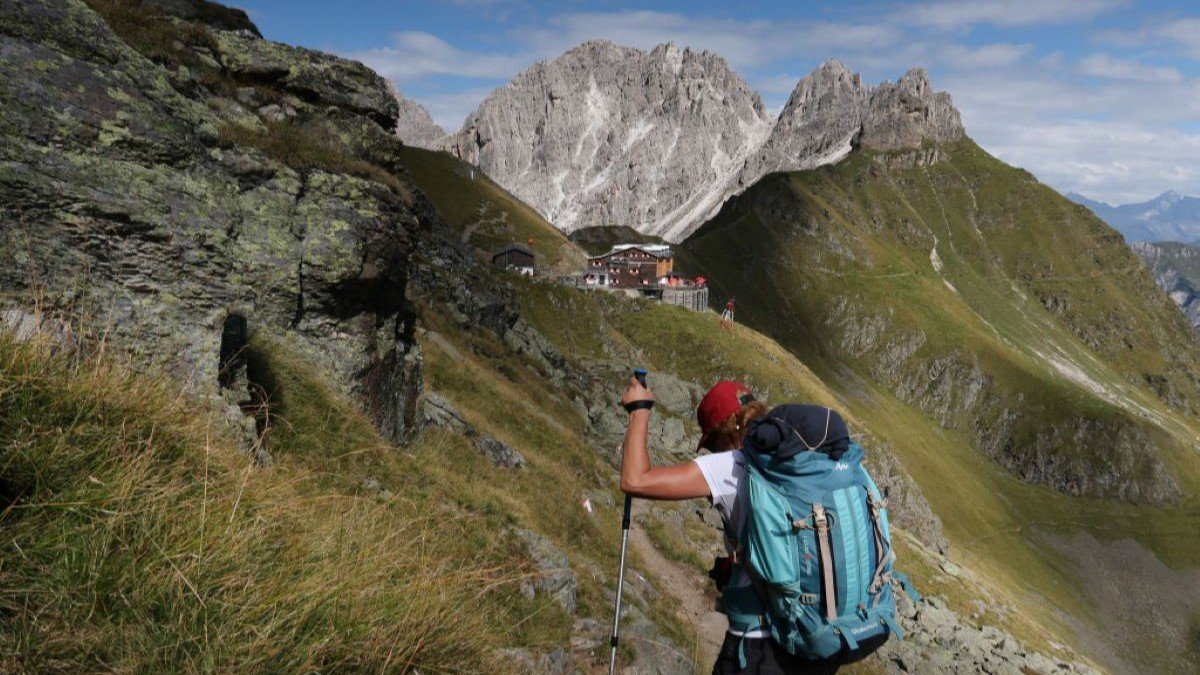Do You Plan Hikes While Traveling? Some Tips for Staying Safe