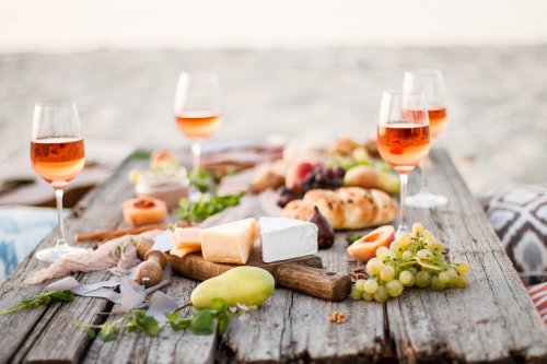 9 Best Wines For Summertime Sipping According To A Sommelier