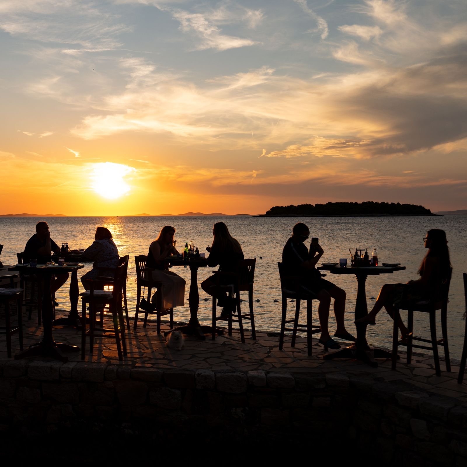 Where to find the best sunset dining experiences around the world