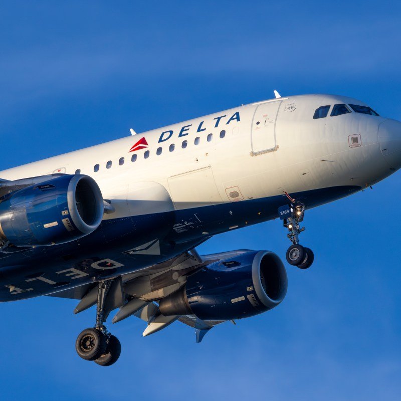 3 Reasons I Pay More to Fly With Legacy Airlines on International Trips