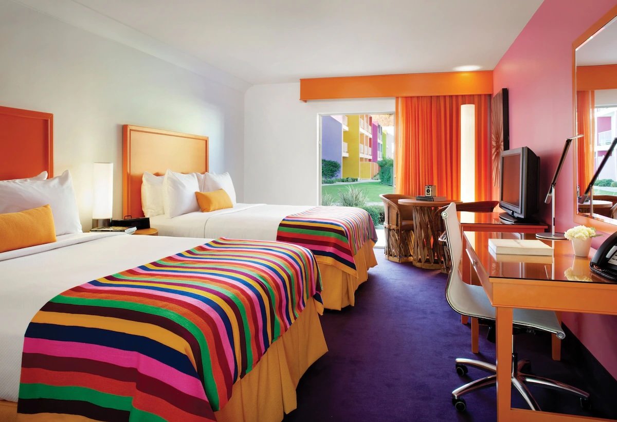 10 Visually Iconic Mid-Century Modern Hotels in Palm Springs