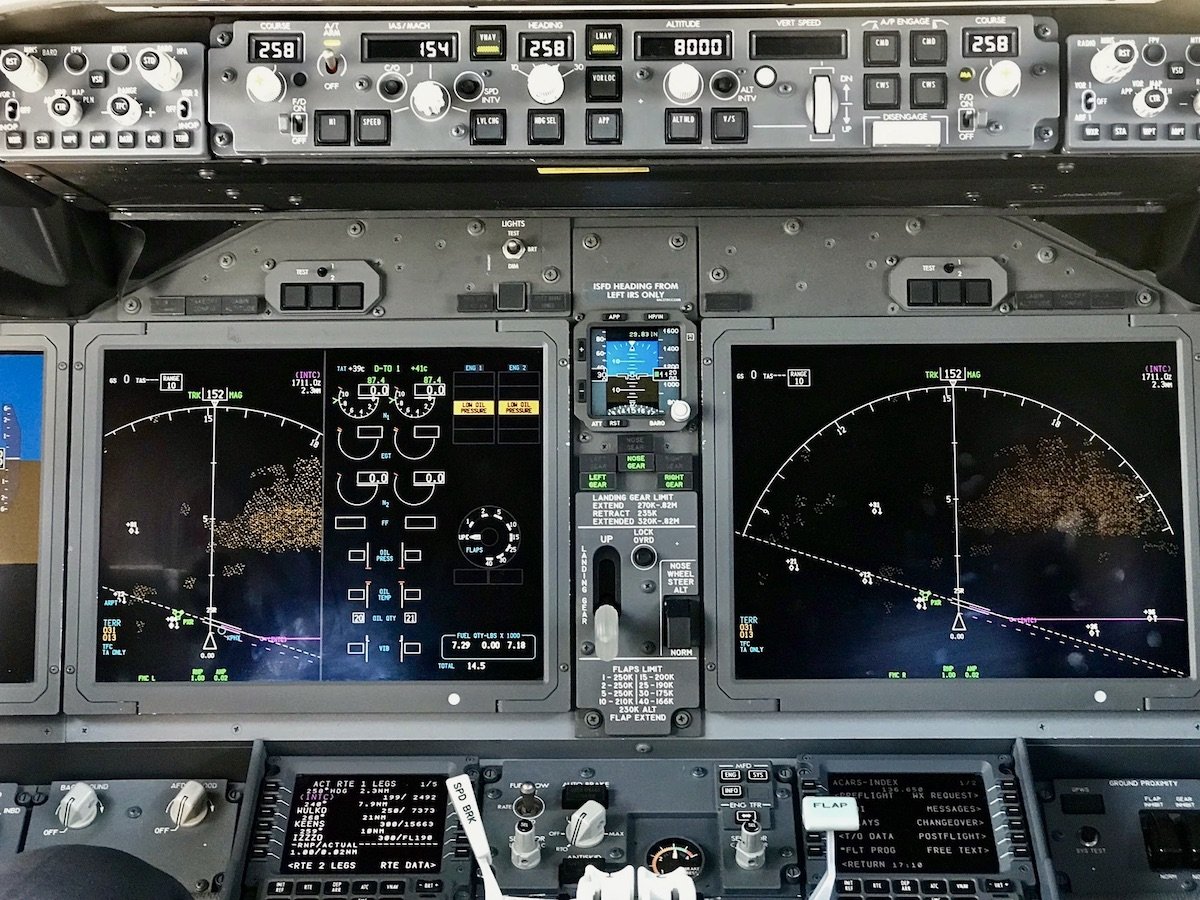 A Pilot Shares 2 Important Reasons To Put Your Phone In Airplane Mode