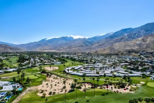 11 Best Airbnbs in Palm Springs
