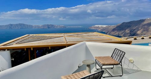 4 Fabulous Santorini Hotels With A View