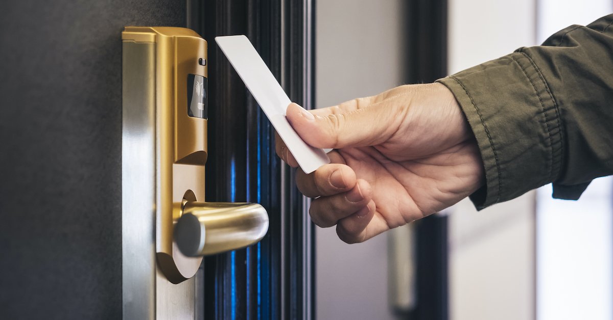 8 Things You Should Do Every Time You Walk Into A Hotel Room According To A Flight Attendant