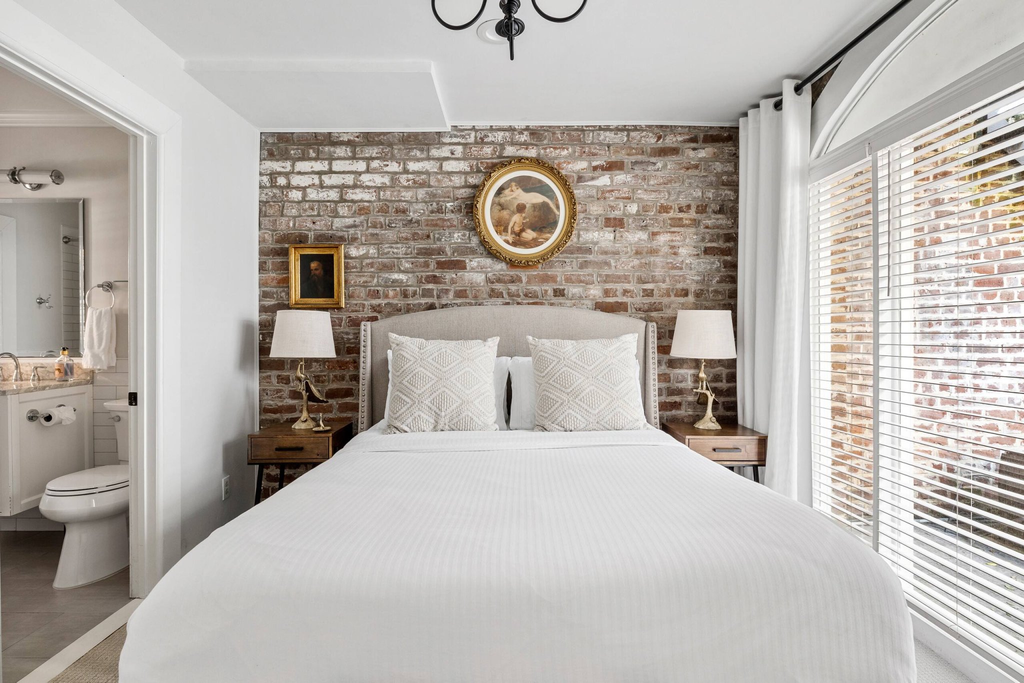 10 Convenient Airbnbs in Savannah’s Historic District