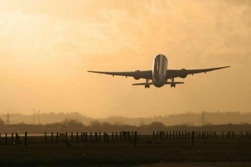 Absurd! Lufthansa muss 18.000 Flüge mit leeren Fliegern durchführen