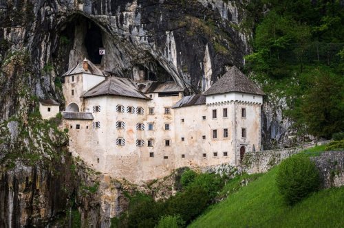 Schloss Predjama – die größte Höhlenburg der Welt