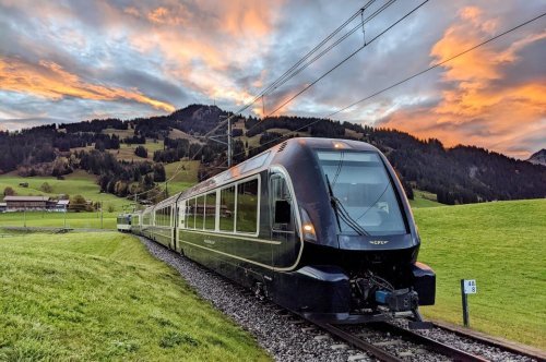 Neuer Zug in der Schweiz kann von Gleis zu Gleis „springen”