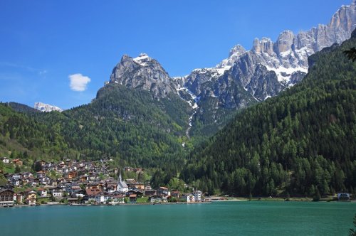 Lago di Alleghe: Die dramatische Geschichte hinter dem wunderschönen italienischen See