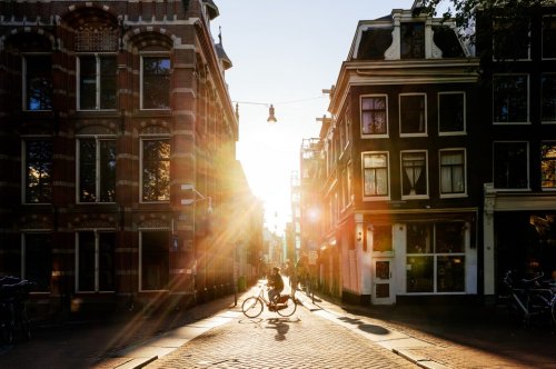 Amsterdam verbietet Kiffen im Zentrum und schränkt Nachtleben ein