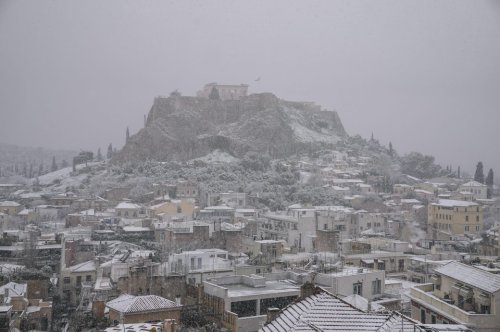 Flüge in Athen und Istanbul wegen Schneechaos gestrichen
